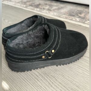 LAMO Sheepskin Suede Black Clogs Women’s 5/6 Cozy Slip-On Shoes